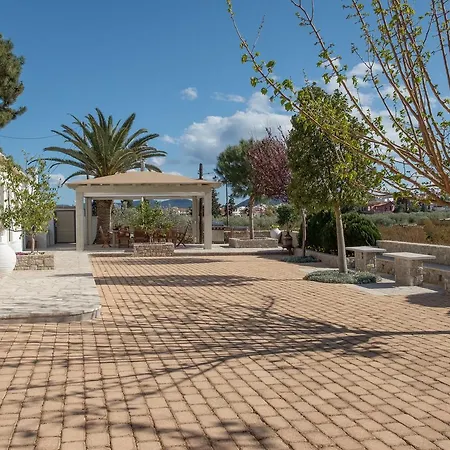 Holiday home Traditional Grandma Vitsa In *